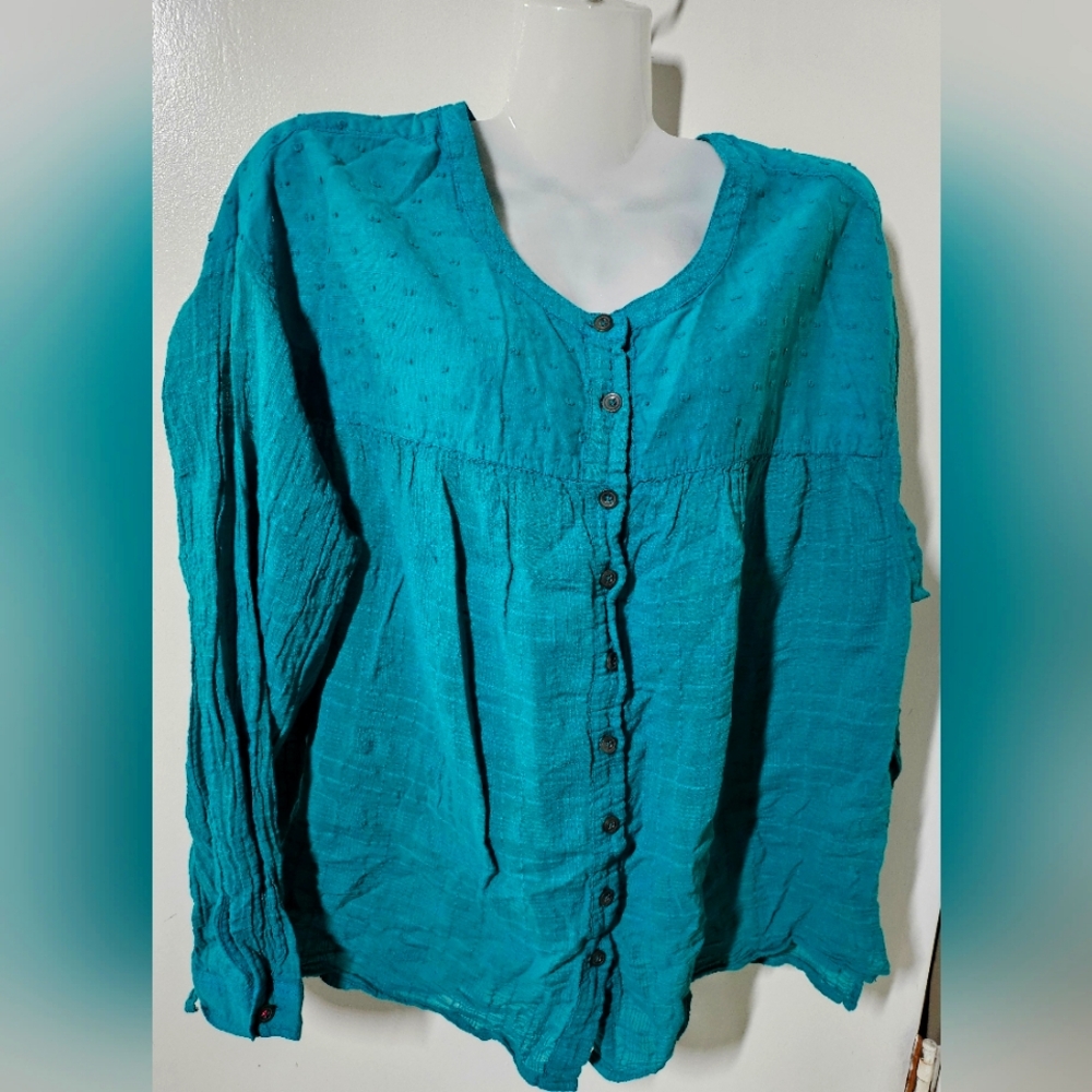 Beautiful, light and airy Anthropologie Button Up Blouse Teal green Blouse sz S